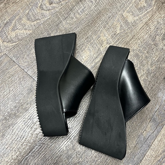 NUO MEI DENG Women's Black Wedge Sandals - Picture 4 of 12